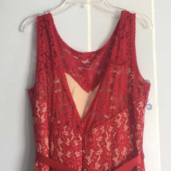 Red long lace formal - Picture 4 of 5